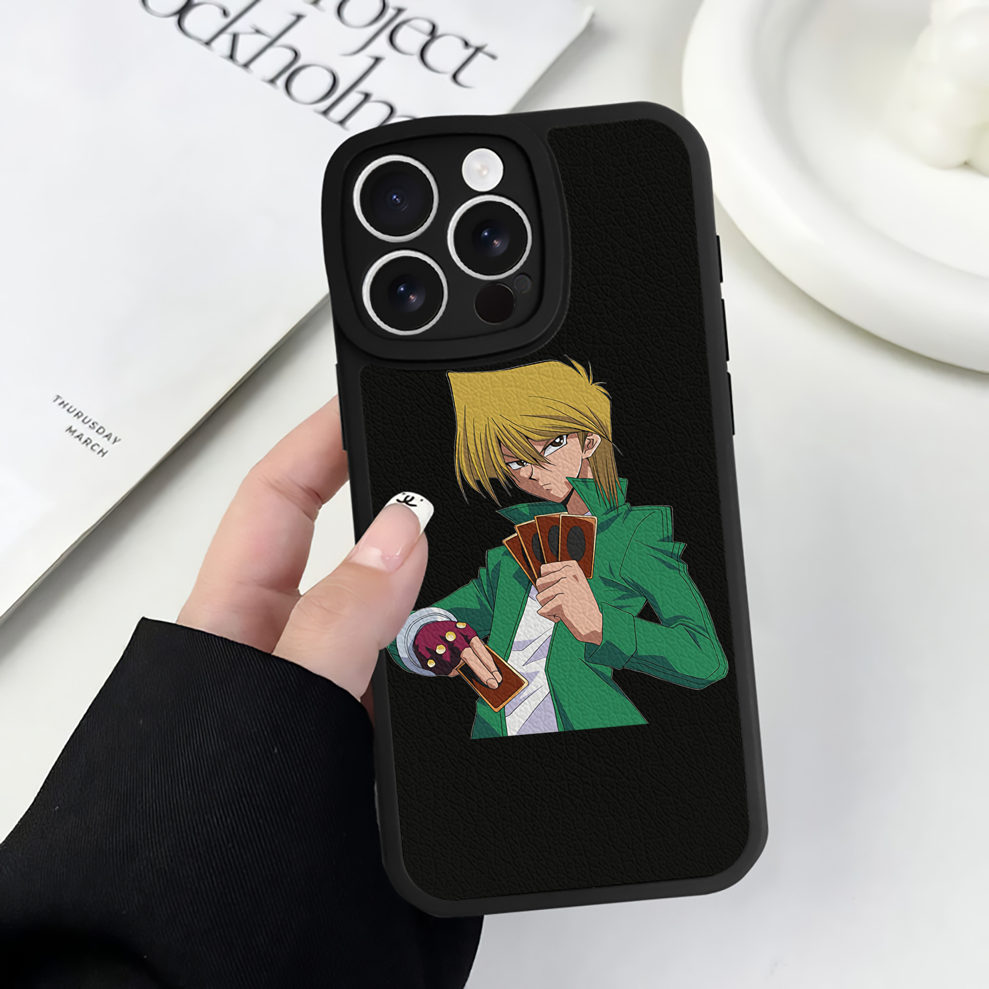 （画像用） 遊☆戯☆王 Yu-Gi-Oh! 【iPhone 16シリーズ対応】シリコンスマホケース（レザー調） 材質：シリコン